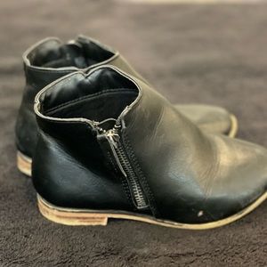 Cat and Jack black boots, size 13